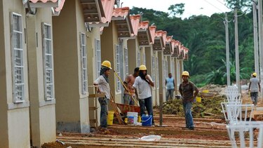 Burocracia afecta la construcción