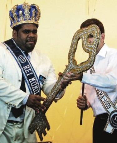 Momo o el dios que se convirtió en rey