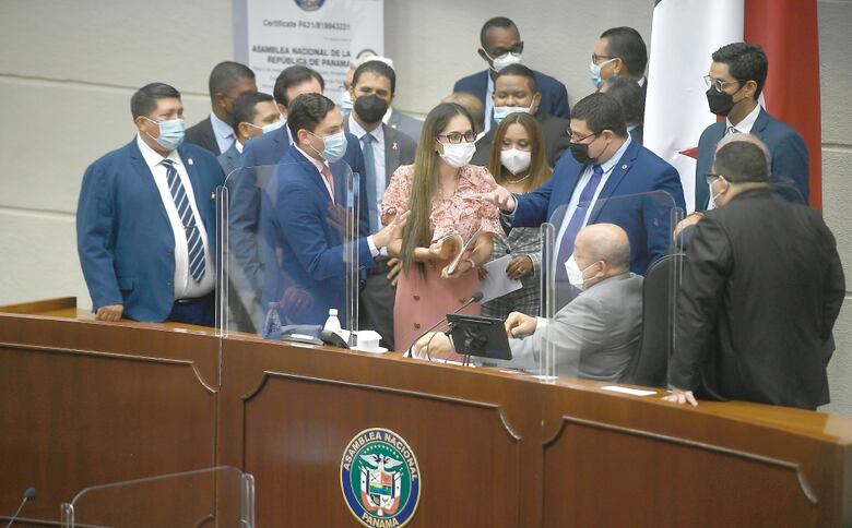 Conteo de votos se toma el debate de las reformas electorales