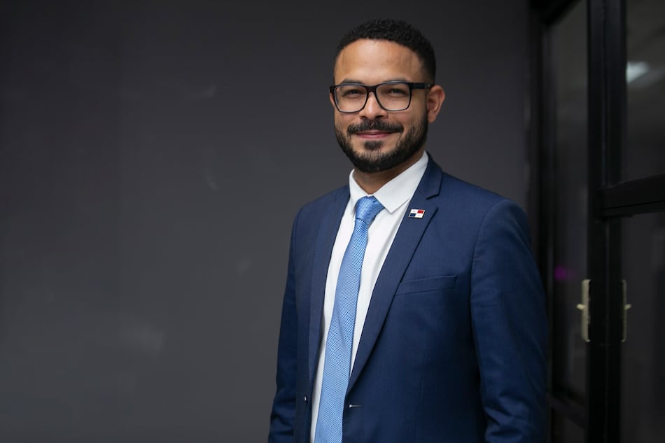 Betserai Richards: ‘Flores está igual que Martinelli hablando de dosieres’