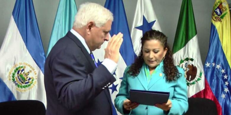 ¿Puede Ricardo Martinelli renunciar al Parlacen por medio de una carta?