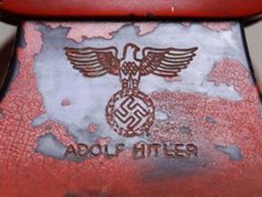Subastarán el teléfono personal de Adolfo Hitler