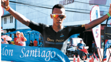 Guerra y Rojas destacan en duatlón en Santiago