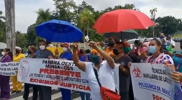 Asistentes de laboratorios protestan en Clayton; paro cumple su quinto día