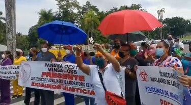 Asistentes de laboratorios protestan en Clayton; paro cumple su quinto día