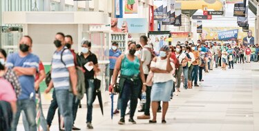 En octubre se alcanzaría la meta de vacunar al 70% de la población 