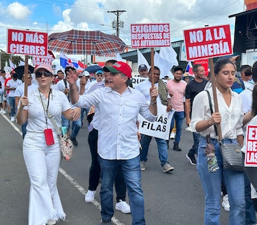 Chiricanos y bocatoreños exigen el libre tránsito y solución a la crisis