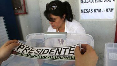 Chile: Arranca balotaje de pronóstico incierto con voto en el exterior