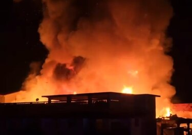 Inician investigación del incendio que consumió cuatro caserones en Colón y dejó a más de 70 personas afectadas