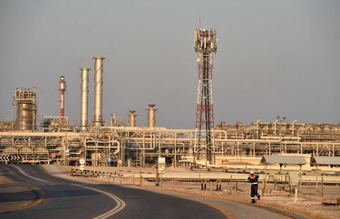 Los precios del petróleo caen a su nivel más bajo en 18 años