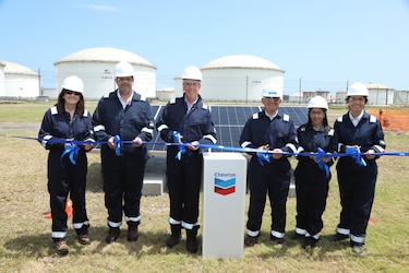 Chevron Panamá coloca primera piedra de proyecto solar en Bahía Las Minas