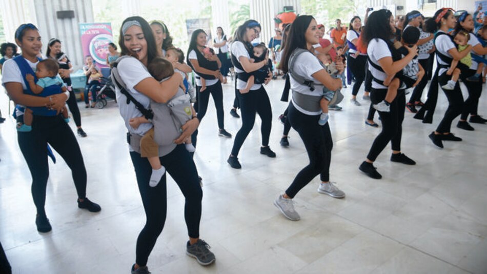 Las empresas estarán obligadas a tener una sala de lactancia materna, Cortizo sanciona ley que regula el tema