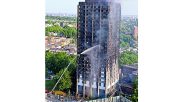 Incendio en torre de Londres deja al menos 12 muertos