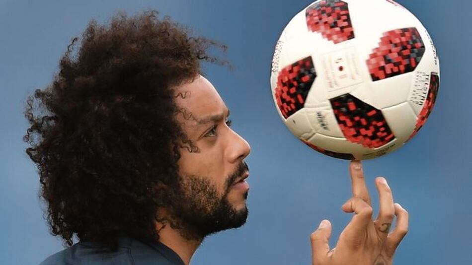 Brasil ya tiene a Douglas Costa y Marcelo