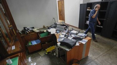 ‘Policías antimotines se metieron a las oficinas como ladrones’