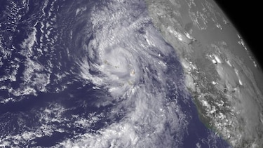 Fred se degrada a tormenta tropical al noroeste de las islas de Cabo Verde