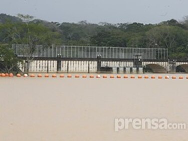 Sigue el racionamiento del agua potable