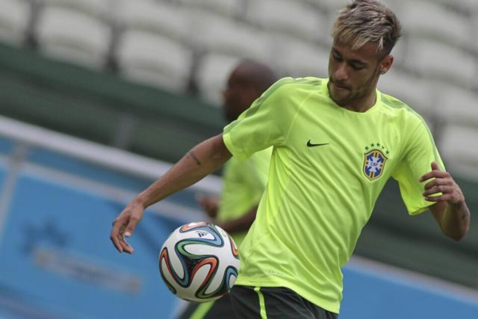 Neymar 'desaparece' tras perder duelo con Ochoa