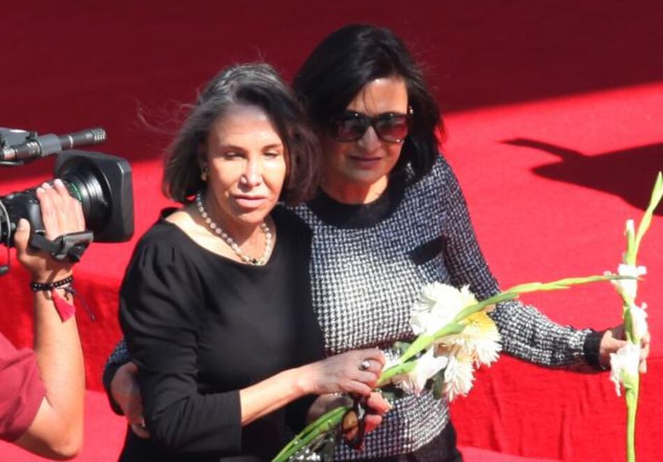 Miles rinden homenaje a Chespirito en México