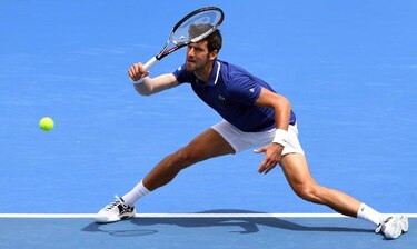 Djokovic regresa tras lesión con una victoria
