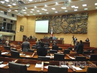 Diputados llaman a la unidad para enfrentar escándalo del FIS