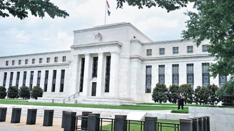 Mercado espera recorte de tasas de la FED este mes