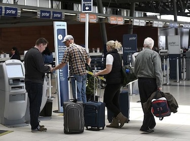 Canadá prohíbe sacar a pasajeros de vuelos sobrevendidos