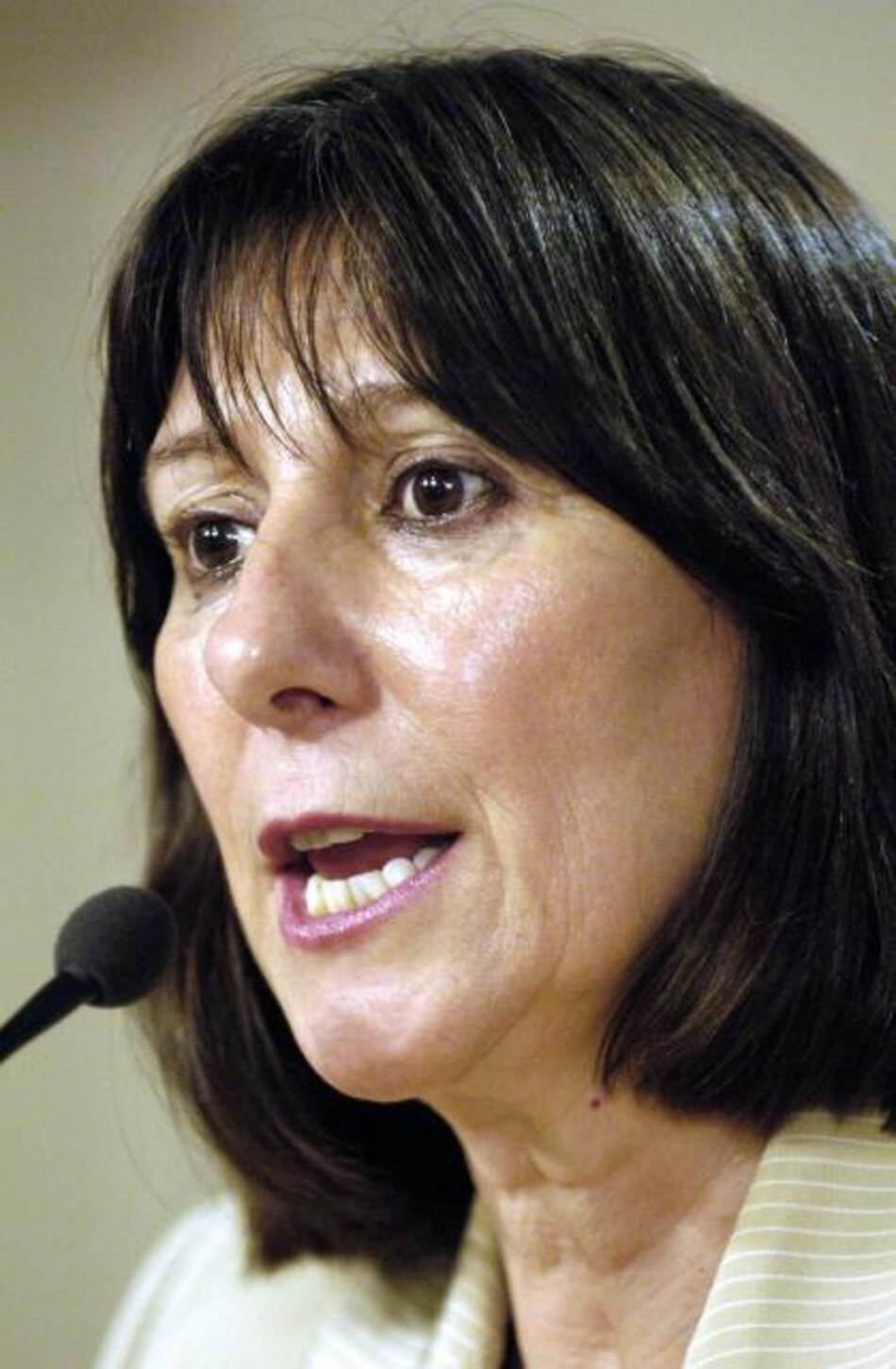 Condenan a cuatro años de prisión a exministra argentina de Economía