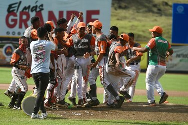 Chiriquí Occidente sacó la escoba y levantó el título