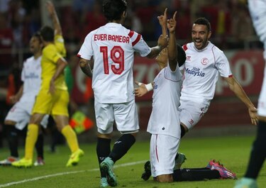 Sevilla remonta ante Villarreal y alcanza la cima