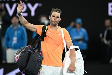 Rafa Nadal regresa con derrota, sonrisa y junto a Marc López en dobles en Brisbane