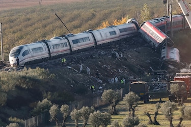 Pedro Sánchez promete esclarecer hasta el último detalle del accidente ferroviario
