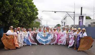 Destacada participación de Banco LAFISE celebrando la tradición y la cultura panameña en el Desfile de las Mil Polleras