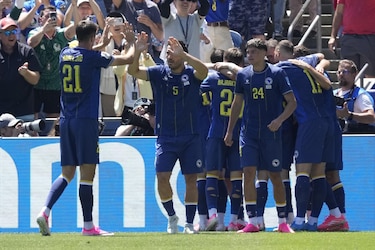 Estados Unidos y Bosnia-Herzegovina chocan por el pase a octavos de final