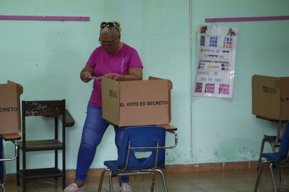 Cierran las mesas de votación en primarias de CD