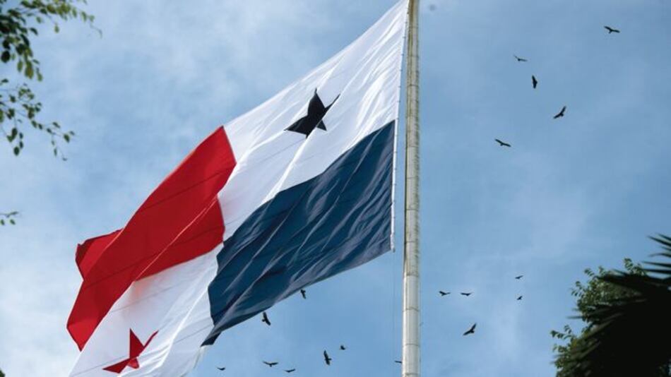 Noviembre de la patria y de aves migratorias