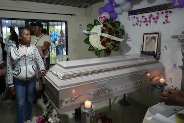 La comunidad colombiana de La Pedregosa despide a los muertos en ataque de la Panamericana