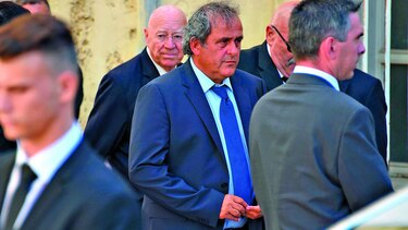Suspenden a Michel Platini