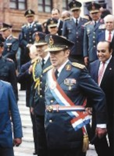 Alfredo Stroessner fallece en su exilio en Brasilia