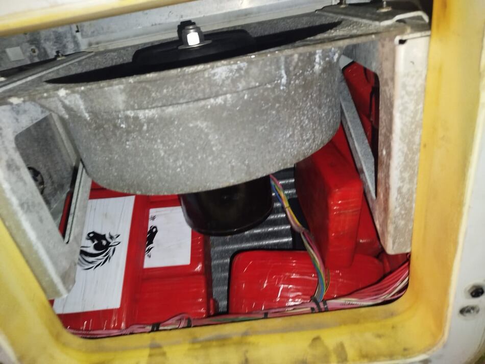 Decomisan 230 paquetes de droga en operación del Servicio Nacional Aeronaval en Colón