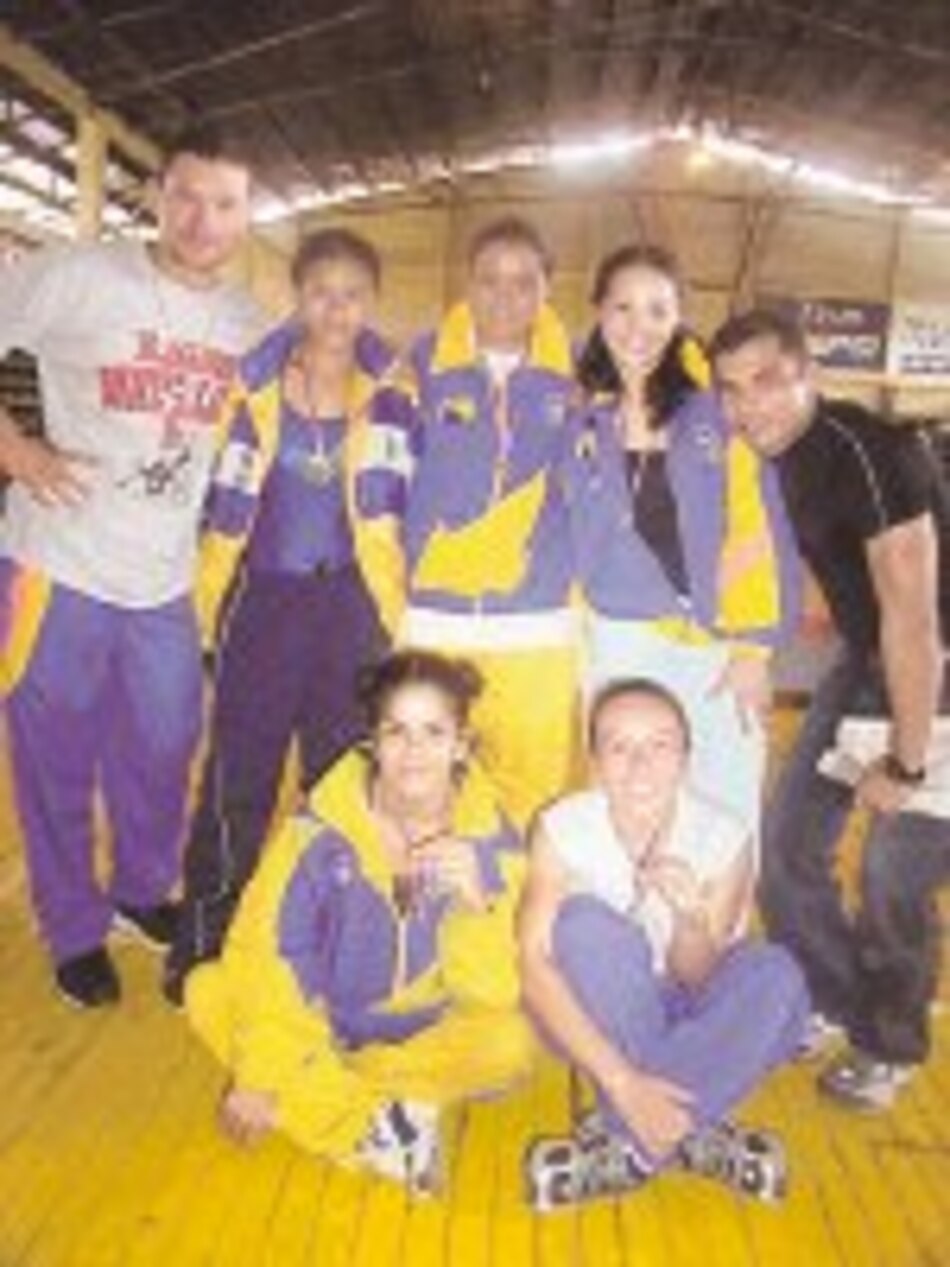 El Salvador revela nómina de lucha