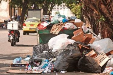 Millones en AAUD no resuelven crisis