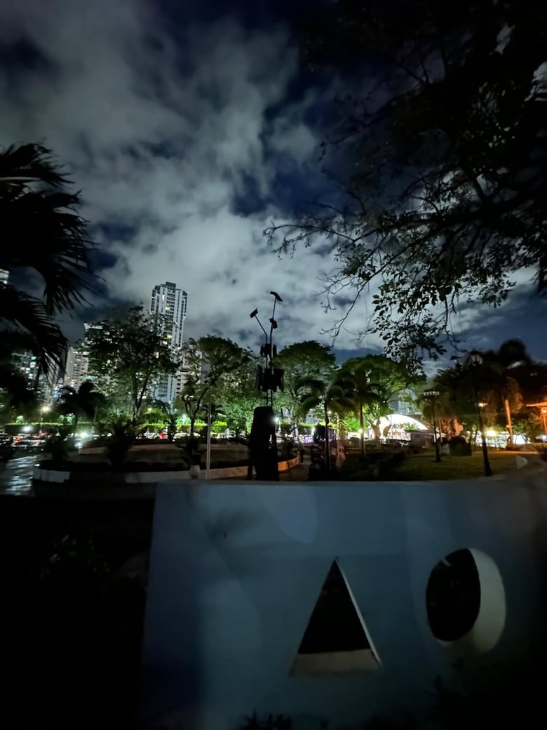 Varios sectores del Parque Omar seguirán a oscuras: fracasa compra de lámparas y faroles