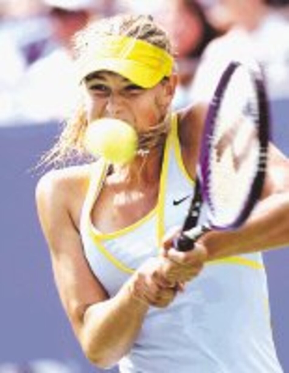 Hewitt y Sharapova avanzan sin sobresaltos