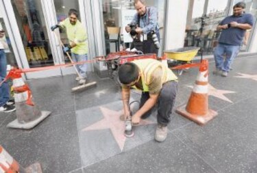 Pintan estrella de Bill Cosby con la palabra ‘violador’