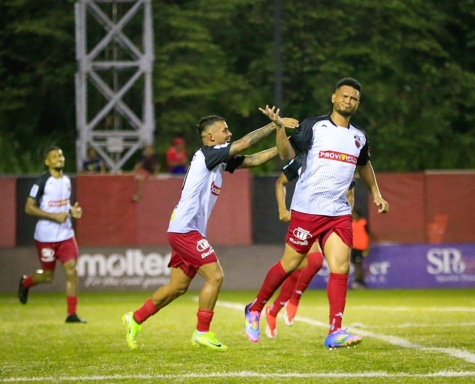 Jerarquía y goles, Rolando Blackburn impulsa al San Francisco