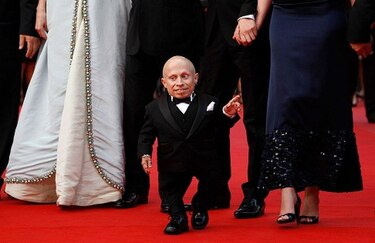 Verne Troyer, popular por su papel como 'Mini-me', muere a los 49 años