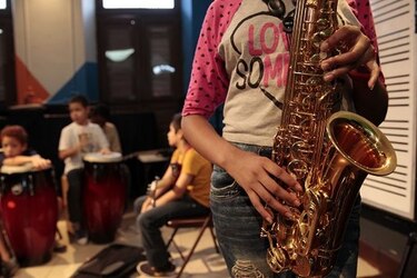La música ayuda a mejorar problemas de conducta, según estudio psicológico