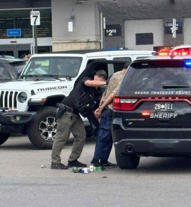 Al menos once heridos en un apuñalamiento masivo en un Walmart en Míchigan
