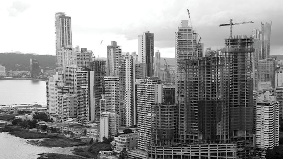 Deuda crece $1,322 millones en un año